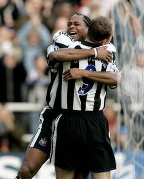 Patrick Kluivert jubel med Alan Shearer