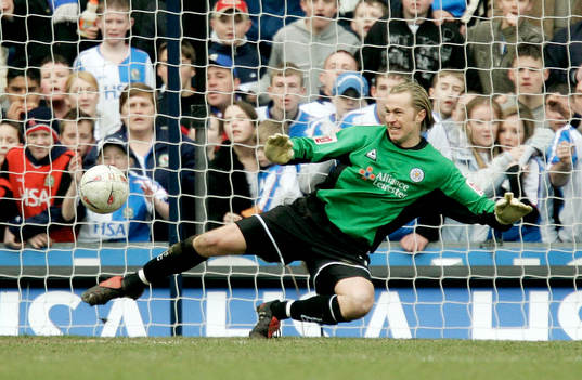 Ian Walker, målvakt, Leicester missar att rädda en straff
