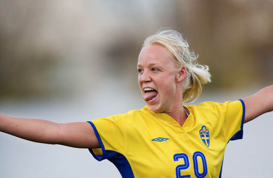 Caroline Seger gör Sveriges första mål, jubel