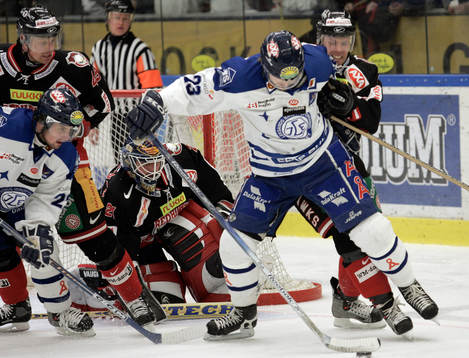 Poängräddaren Michael Ryder håller undan