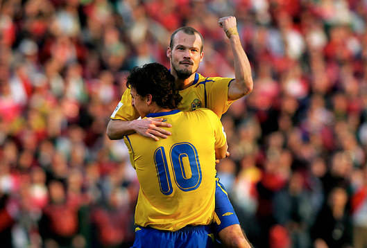 Fredrik Ljungberg och Zlatan Ibrahimovic, jublar