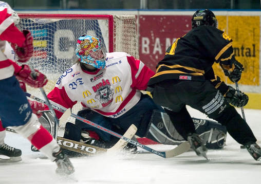 Henrik Tojkander, målvakt, Borås och Stefan Gråhns, AIK