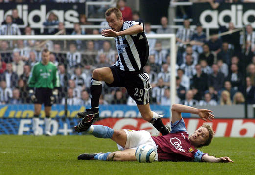 Lee Bowyer, Newcastle och Martin Laursen, Aston Villa