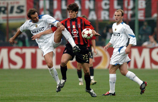 ZANETTI,  KAKA och CAMBIASSO i närkamp