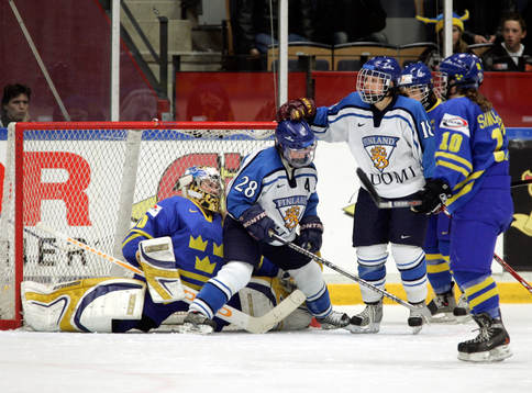 Kim Martin, målvakt och Evelina Samuelsson, Sverige och