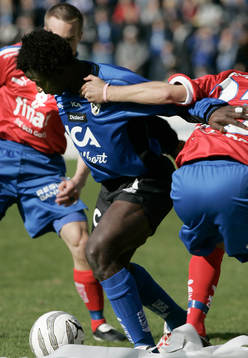 Alphajor Mamado Bah lurar två HIF-are