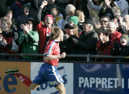 1-0 Peter Graulund jublar ikapp med publiken