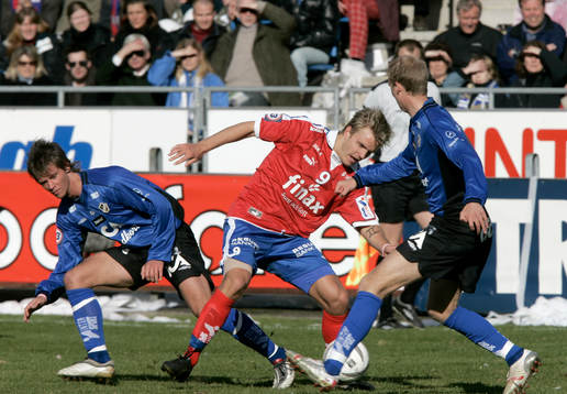 Andreas Dahl lurar Dusan Djuric och Andreas Johansson
