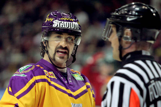 Sheldon Souray, Färjestad tittar frågande på domaren