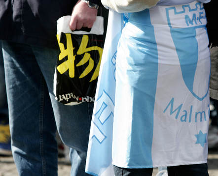Fotboll, antivåldsmanifestation på Möllevångstorget