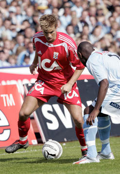 Niclas Alexandersson fintar Josef Elanga