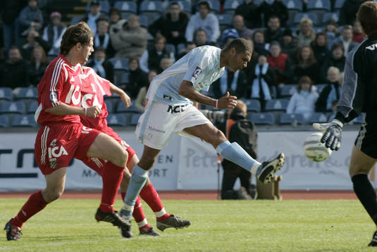Afonso Alves har en jättechans i slutminuten, Niclas