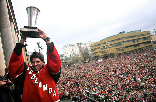 Bläddra bland fler bilder av Ishockey, elitserien, SM-guld till Frölunda