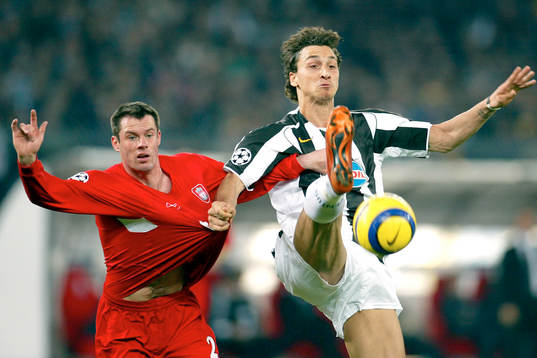 Zlatan Ibrahimovic, Juventus mot  Jamie CARRAGHER, Liverpool