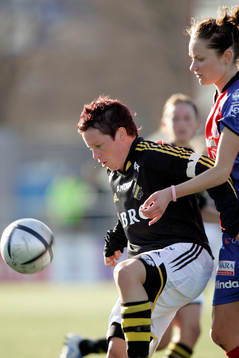 Lena Persson, AIK och Stina Segerström, KIF Örebro