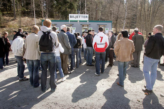 Biljett lucka, biljett, biljetter, kö, Bårsta, Assyriska