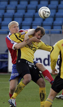 Davide Ljung tar Hasse Berggren
