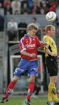Andreas Dahl nickduellerar med Magnus Samuelsson