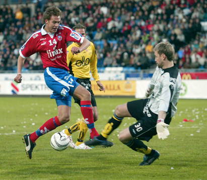 2-0 Andreas Granqvist tar sig igenom Elfsborgs-försvaret,