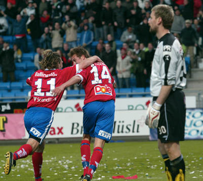2-0 Andreas Granqvist tar sig igenom Elfsborgs-försvaret,