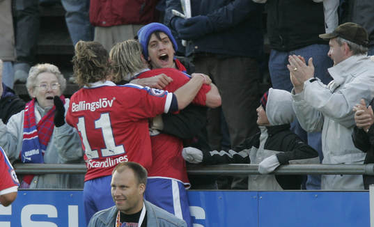 1-0, målskytten Christian Järdler kramar om en i publiken