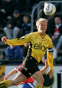 Johan Sjöberg nickar. Nick