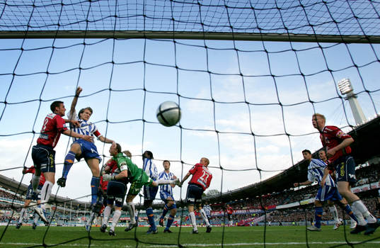Fredrik Risp, Göteborg nickar snyggt in 1-0 målet bakom