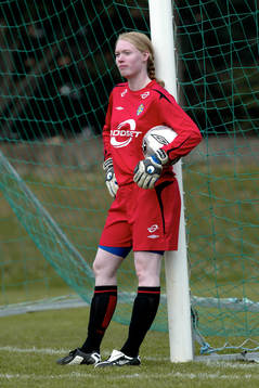 Hedvig Lindahl, målvakt