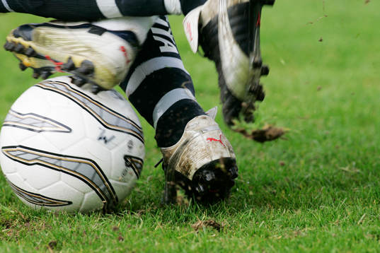 Boll, ben, fötter, fotbollsko, genre, dobbar, tackling