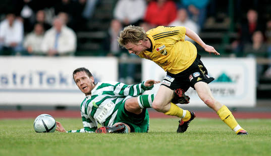 Mikael Larsson får en motståndare på fall, Jens