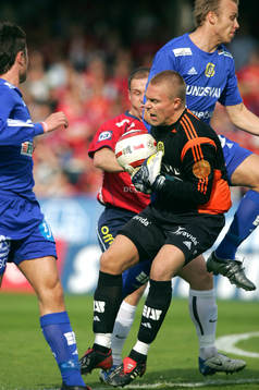 Fredrik Sundfors, målvakt Sundsvall rusar ut