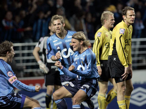 Johan Arneng ,  Tobias Hysén och Sören Larsén, jubel.