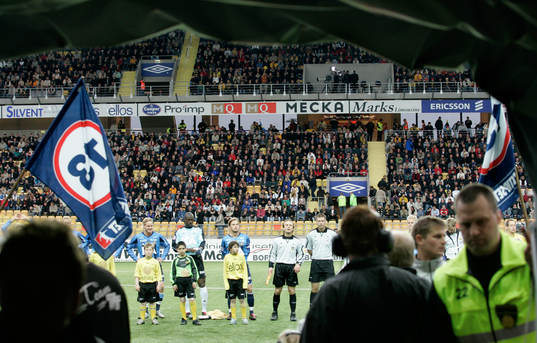 Borås Arena, lagen uppställda, 13 rätt-flagga, Svenska