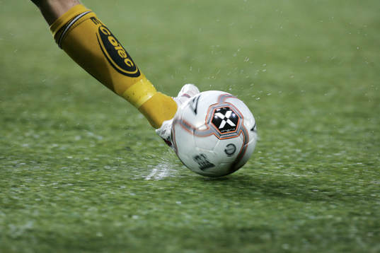 Fot, ben, boll, regn, blött, vatten