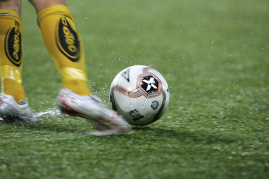 Fot, ben, boll, regn, blött, vatten