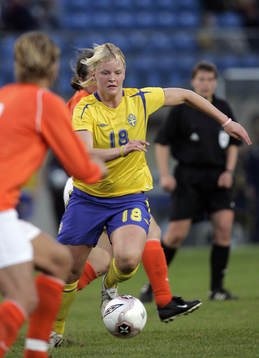 Nilla Fischer bryter fram