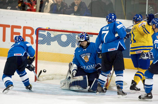 Fredrik Norrena, målvakt, släpper in 4-1 genom Daniel