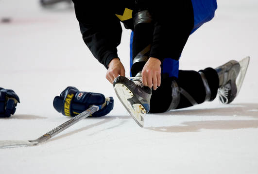 Ishockey, VM, Sverige, träning, skridskor, knyta,