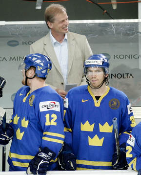 Bengt-Åke Gustafsson, förbundskapten i trekronor, jublar