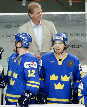 Bengt-Åke Gustafsson, förbundskapten i trekronor, jublar