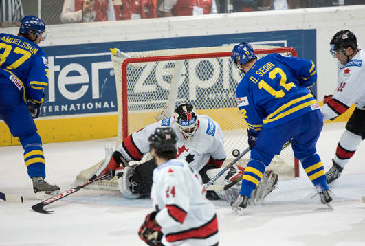 Daniel Sedin reduserar till 2-1 genom ett mål på Marin