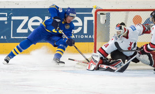 Kenny Jönsson mot Martin Brodeur, målvakt