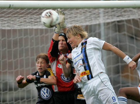 Sofia Lundgren, målvakt, Umeå och Kristin Bengtsson,