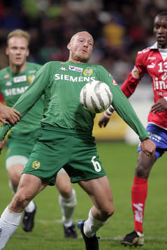 Niclas Hindsberg tar ner bollen