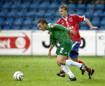 Andreas Dahl jagar Petter Andersson