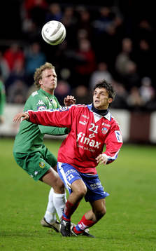 F Karisik mot Erik Johansson