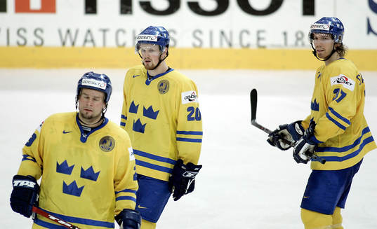 Henrik Sedin och Mikael Samuelsson deppar