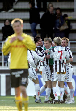 Daniel Alexandersson slår en straff på övertid som Mats