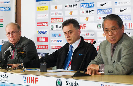 Bob Nadin, domaröverhuvud, Simon Szemberg, IIHF Manager