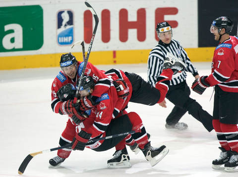 2-2 av Ryam Smyth, jubel med Dany Heatley, Wade Redden,